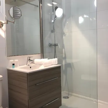 Hotel Les Jardins De - Parking Gratuit & Piscine Chauffee